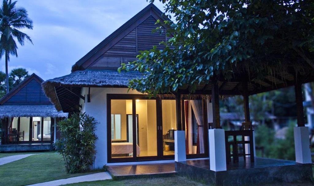 Nana Beach Hotel & Resort Pathiu Экстерьер фото