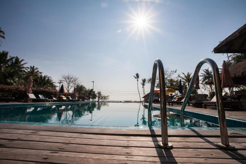 Nana Beach Hotel & Resort Pathiu Экстерьер фото