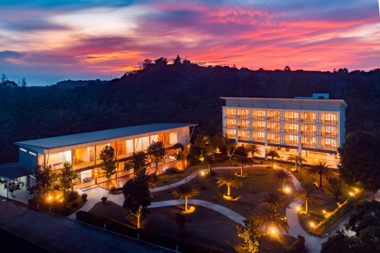 Nana Beach Hotel & Resort Pathiu Экстерьер фото